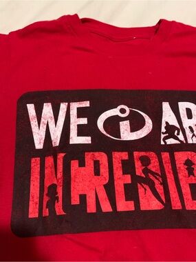 Disney incredibles men’s small shirt